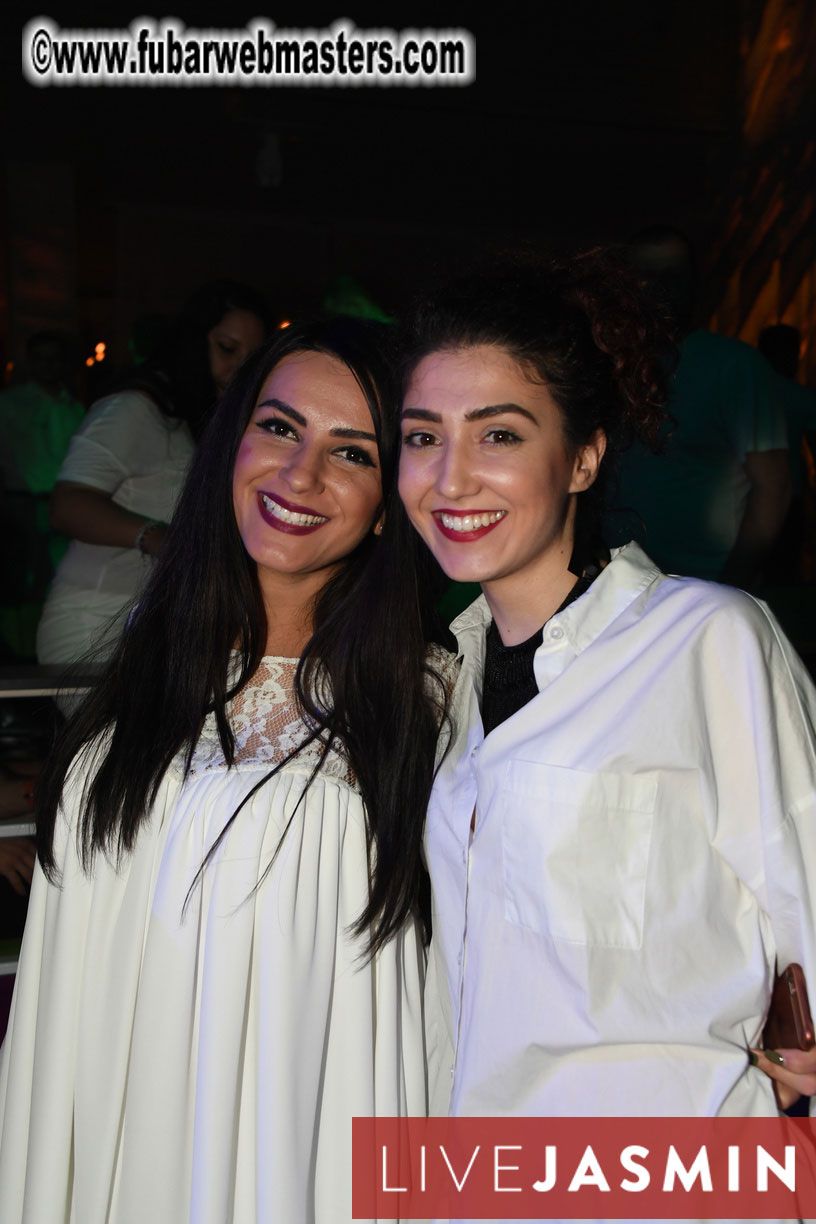 FreeWebCams White Party