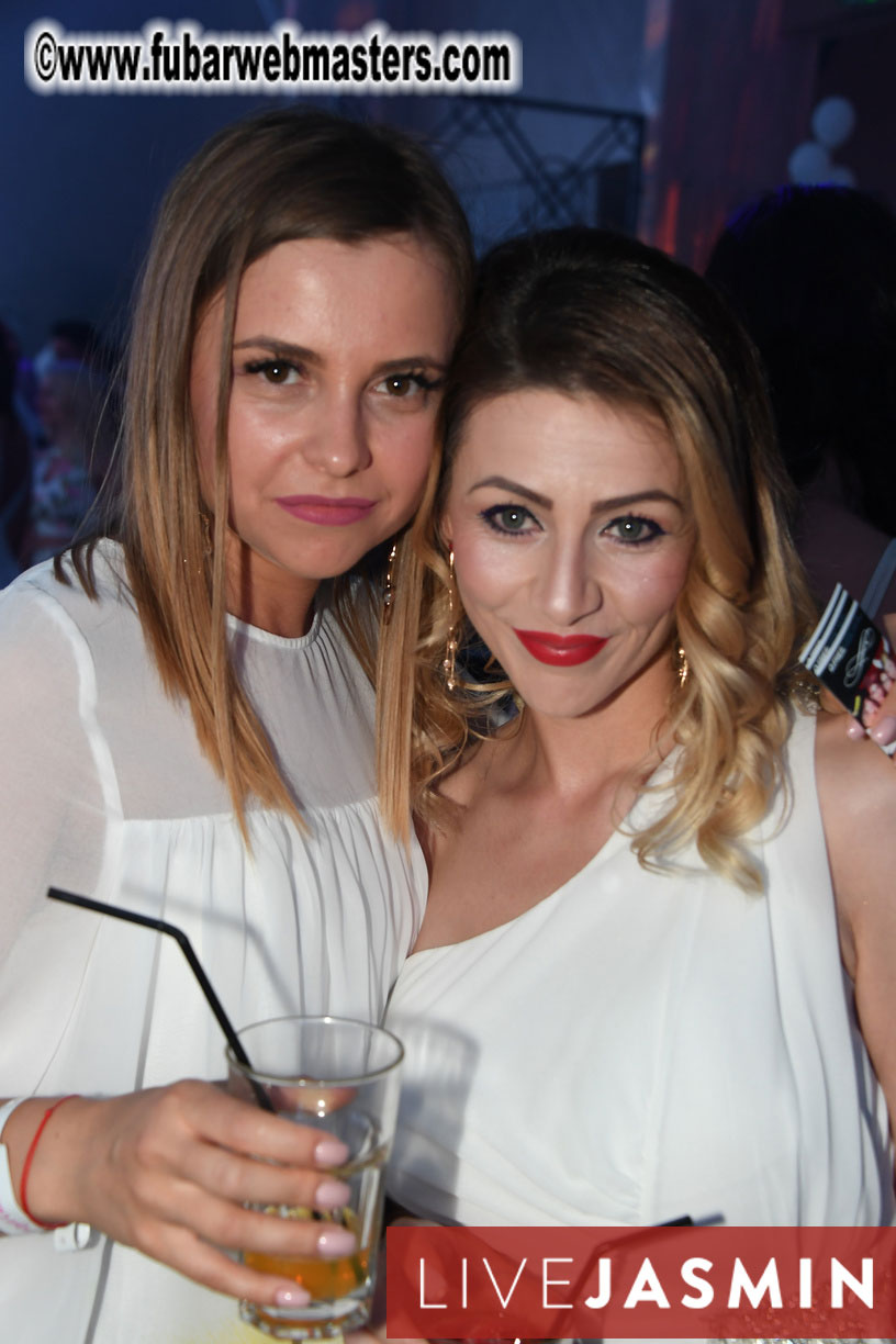 FreeWebCams White Party