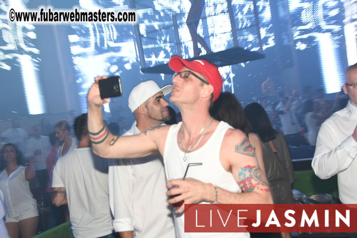 FreeWebCams White Party