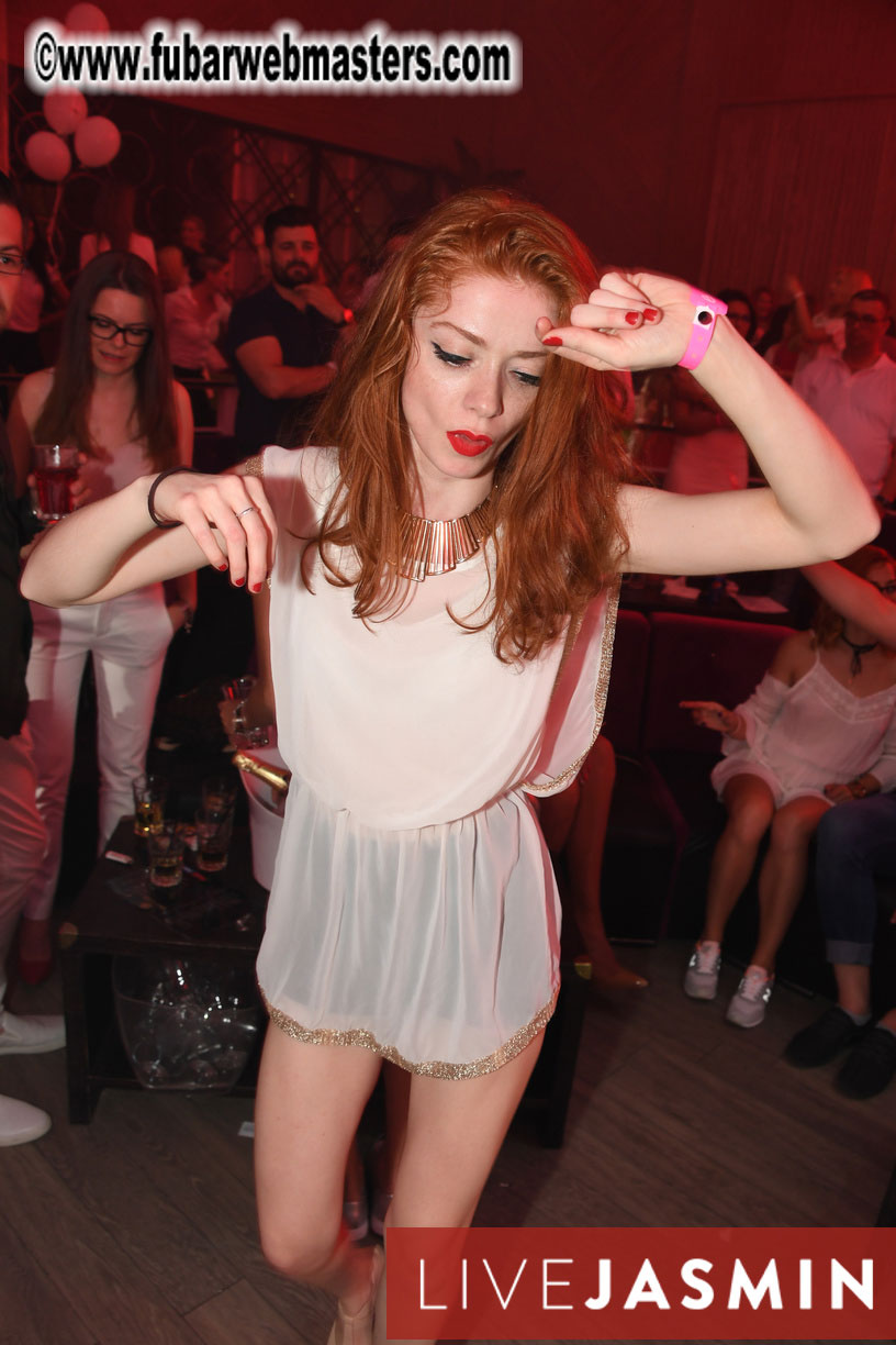 FreeWebCams White Party