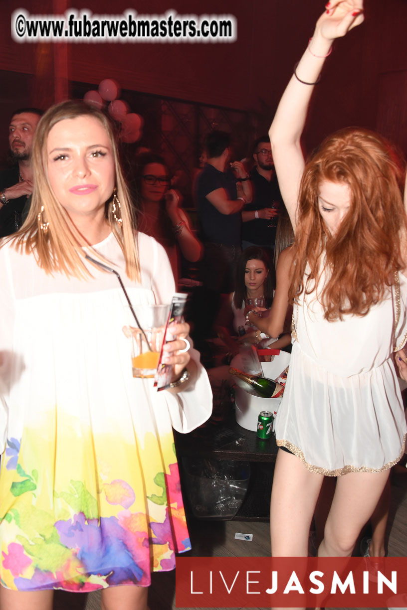 FreeWebCams White Party