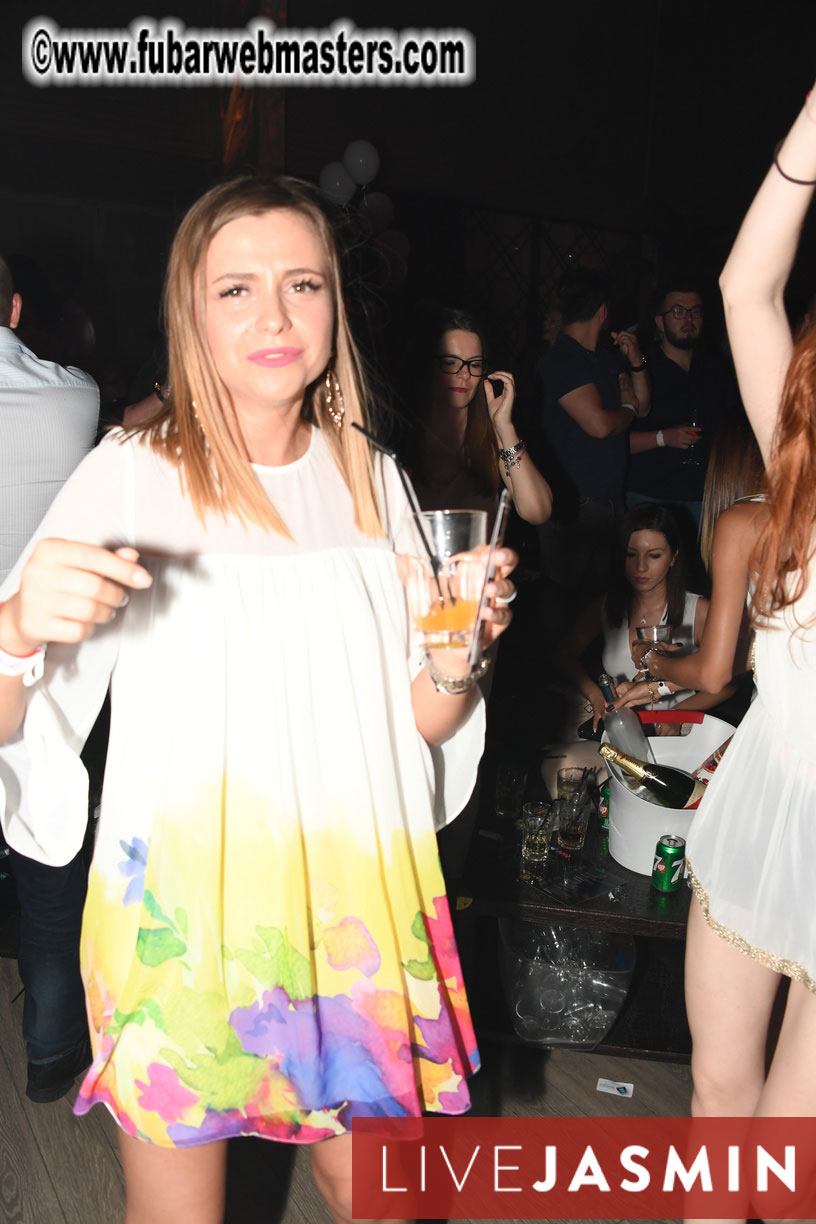 FreeWebCams White Party