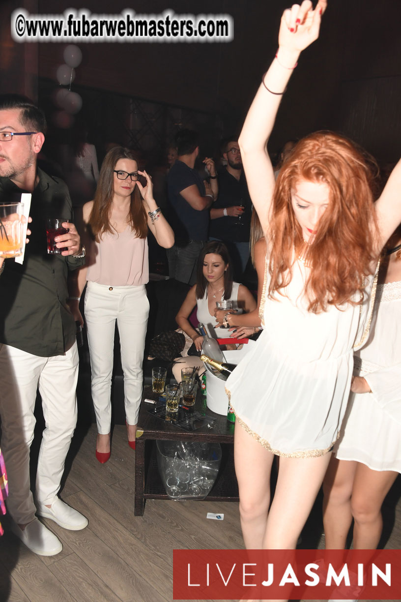 FreeWebCams White Party