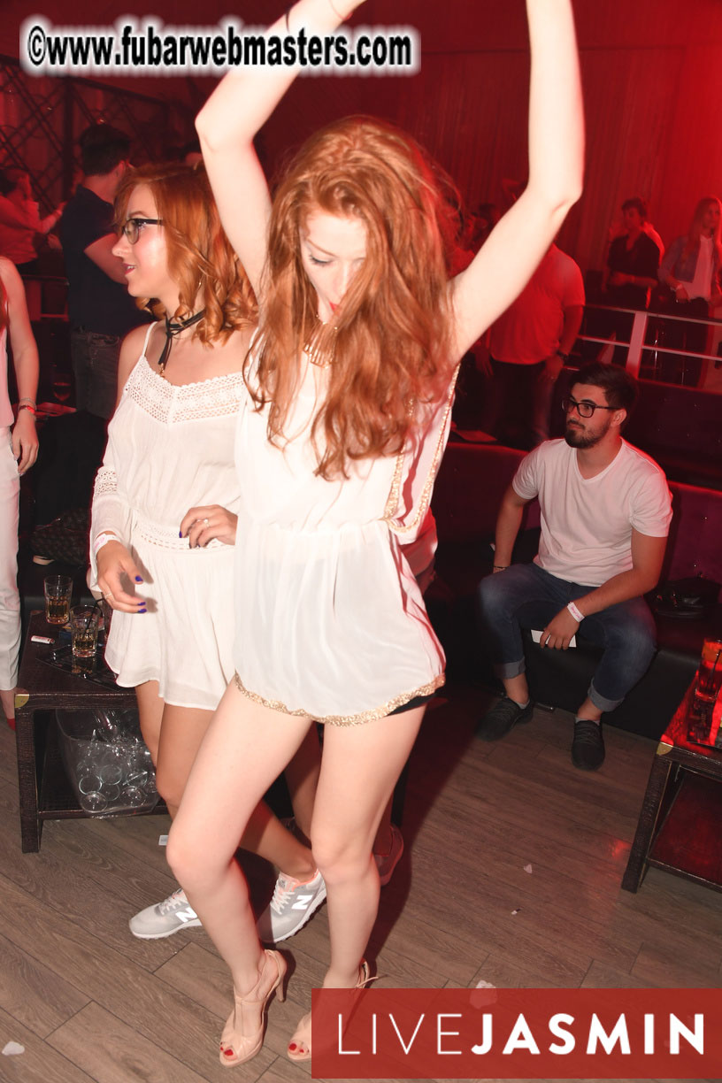 FreeWebCams White Party