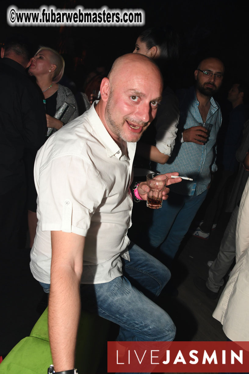 FreeWebCams White Party