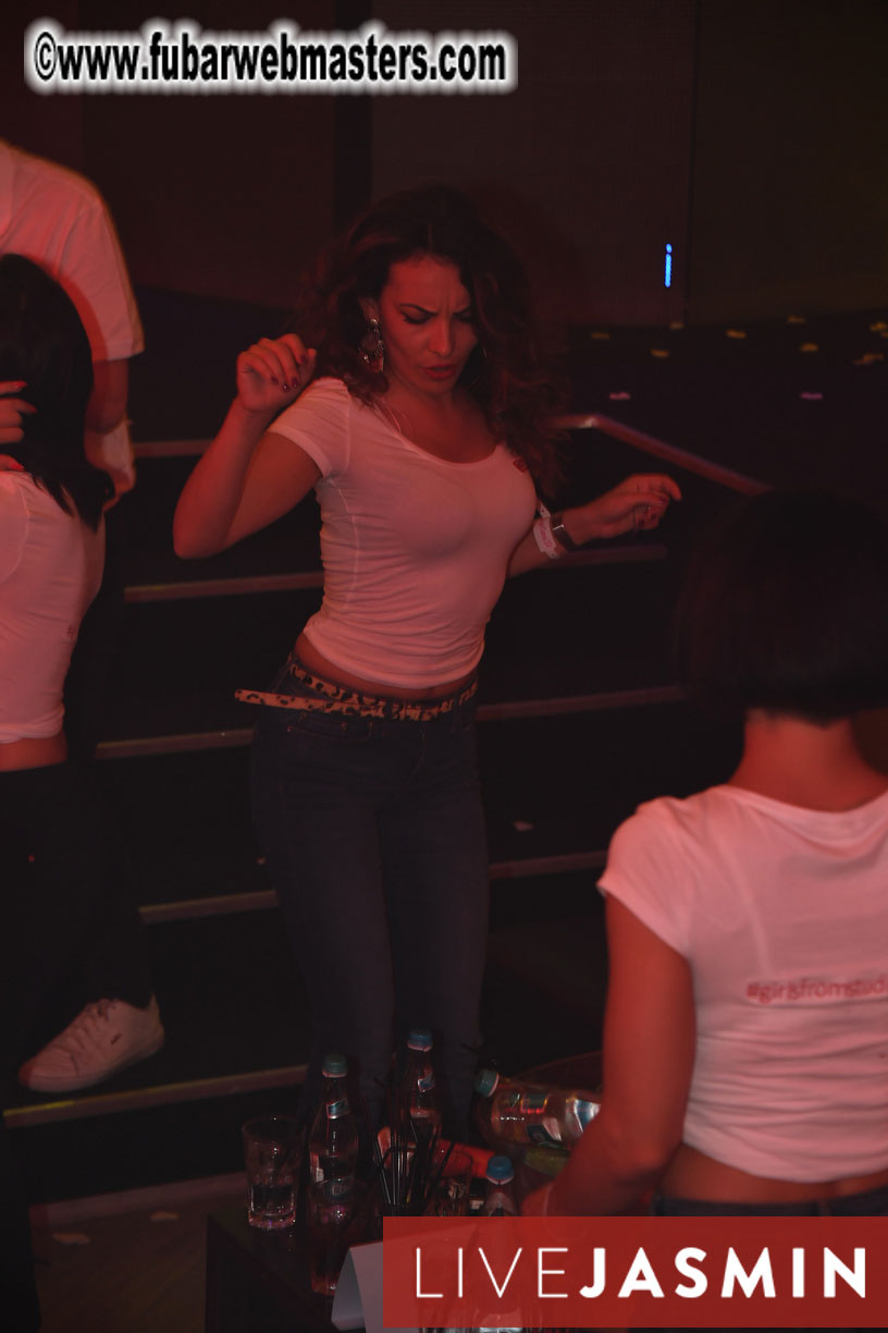 FreeWebCams White Party