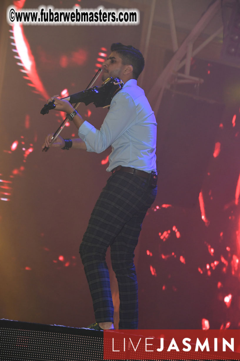 FreeWebCams White Party