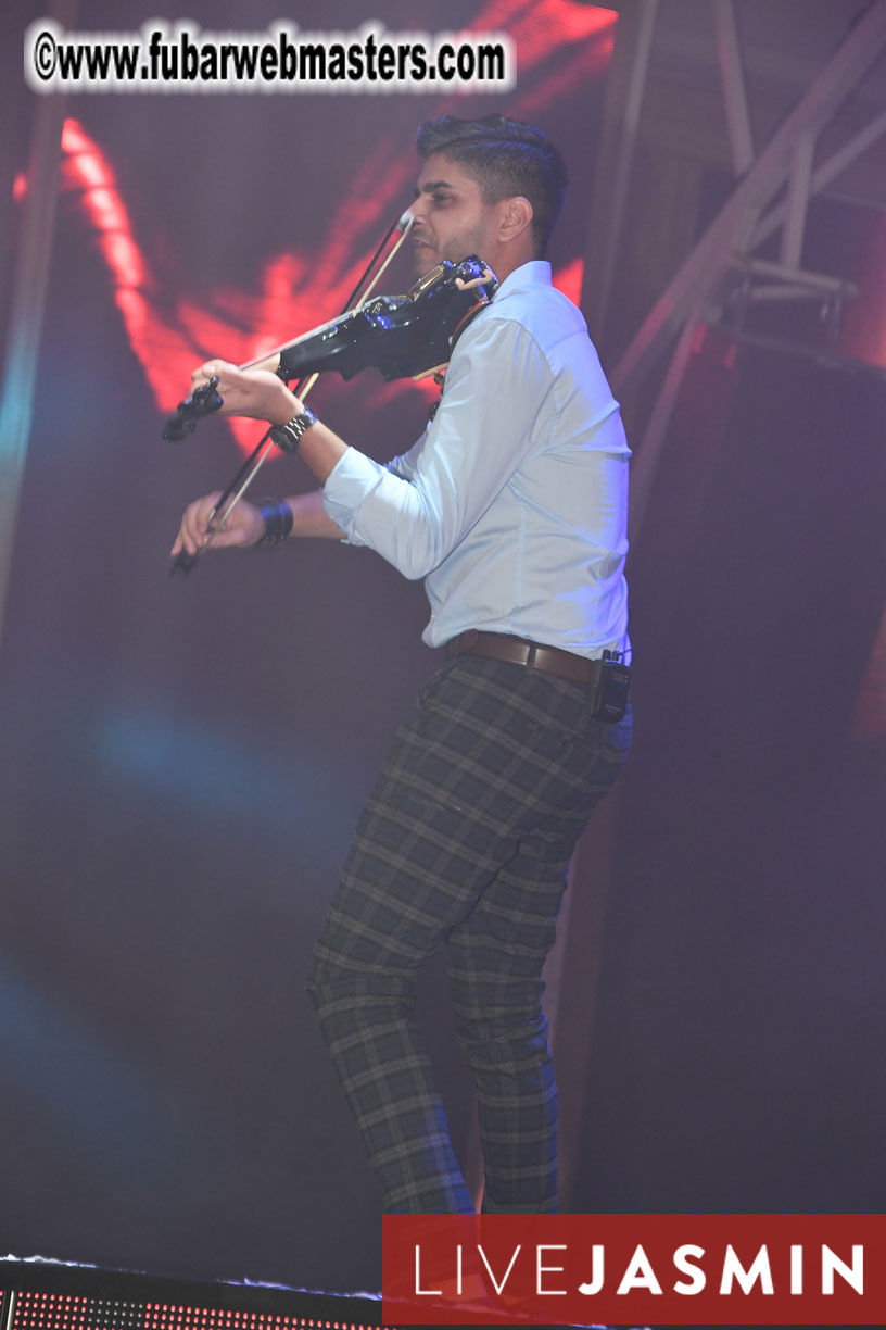 FreeWebCams White Party