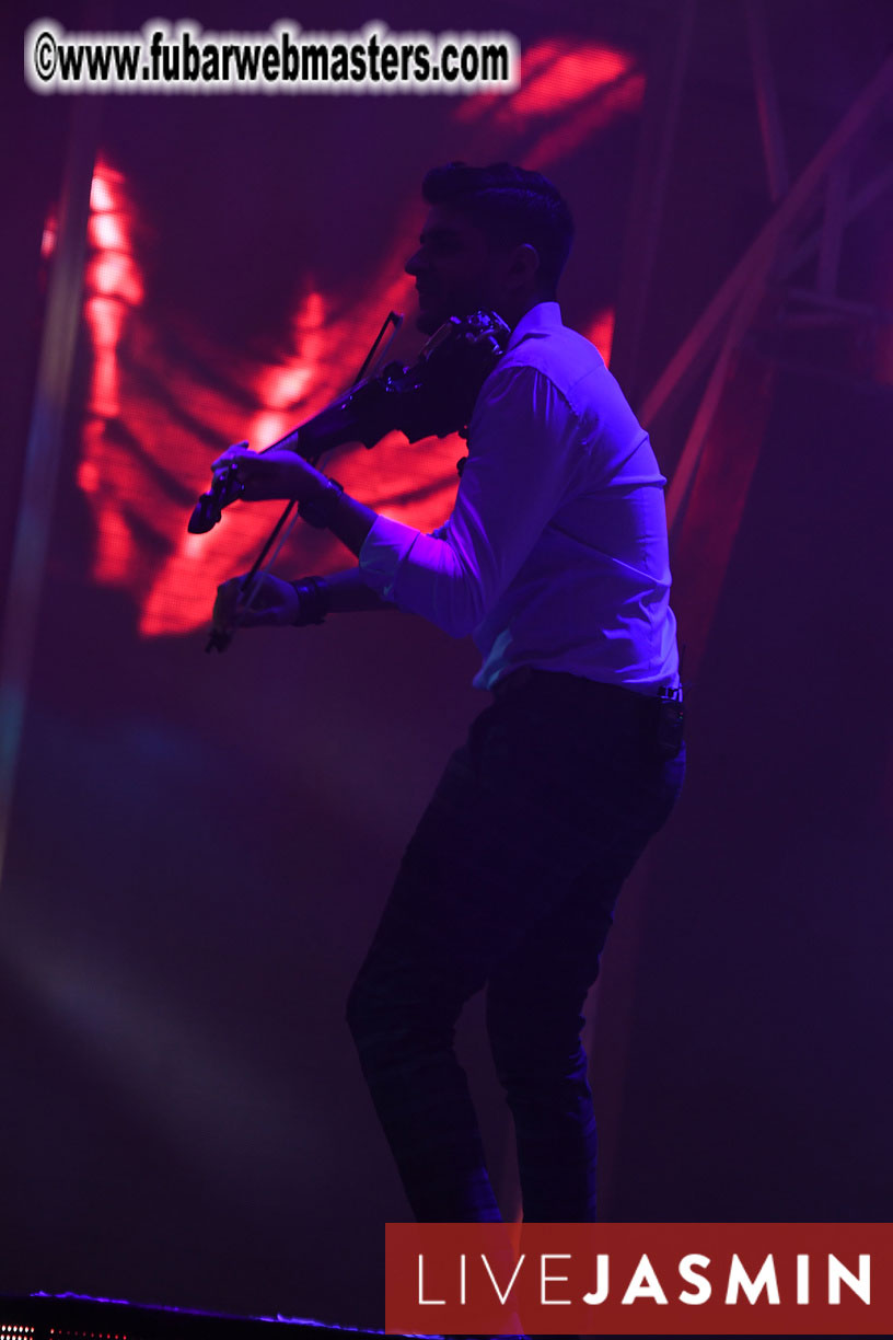 FreeWebCams White Party