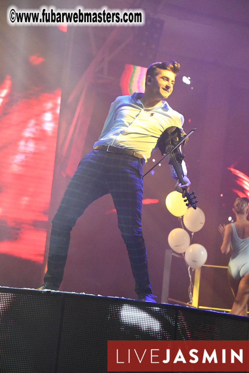 FreeWebCams White Party