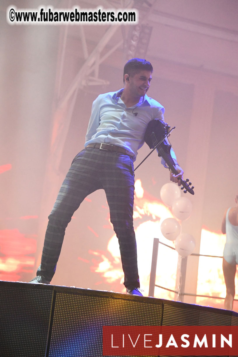 FreeWebCams White Party