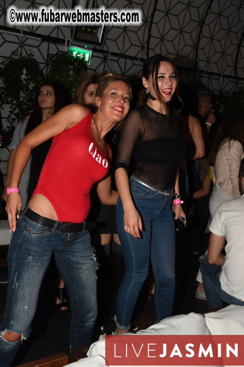 Jasmin Crazy Red Party