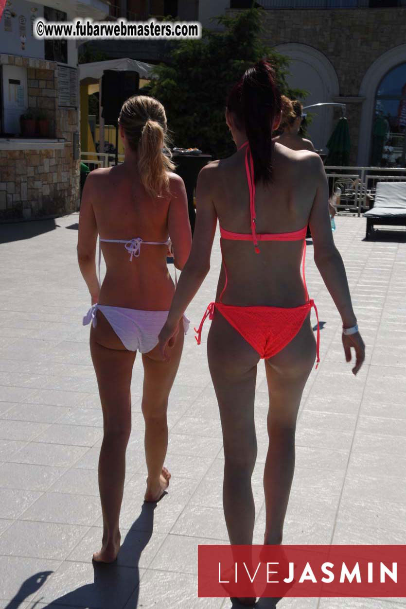 BongaCams & StripChat Pool Party