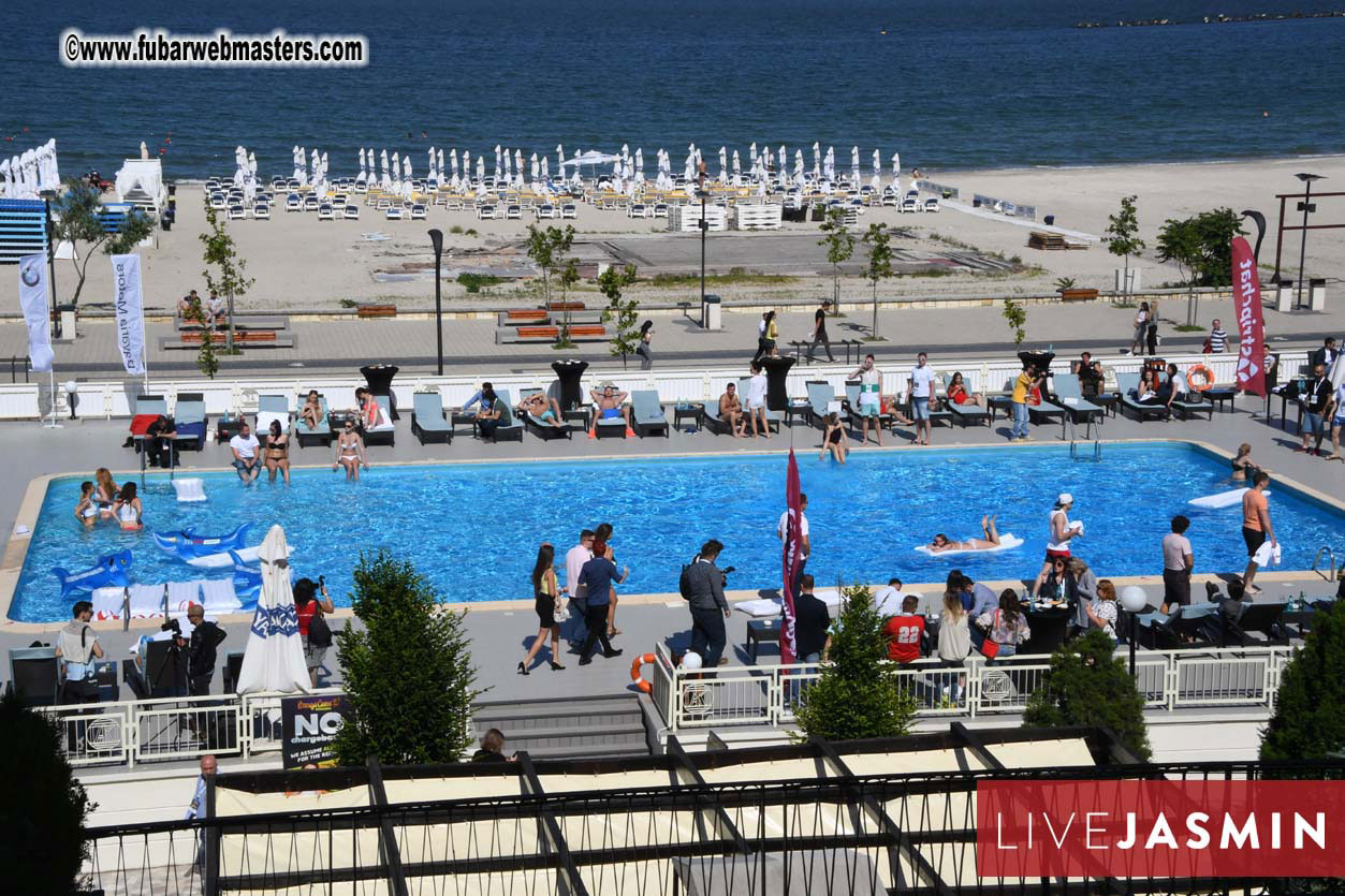 BongaCams & StripChat Pool Party