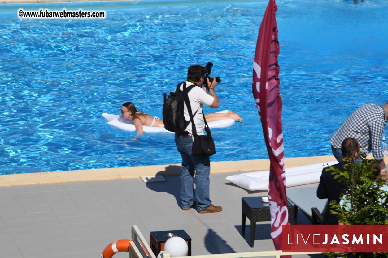 BongaCams & StripChat Pool Party