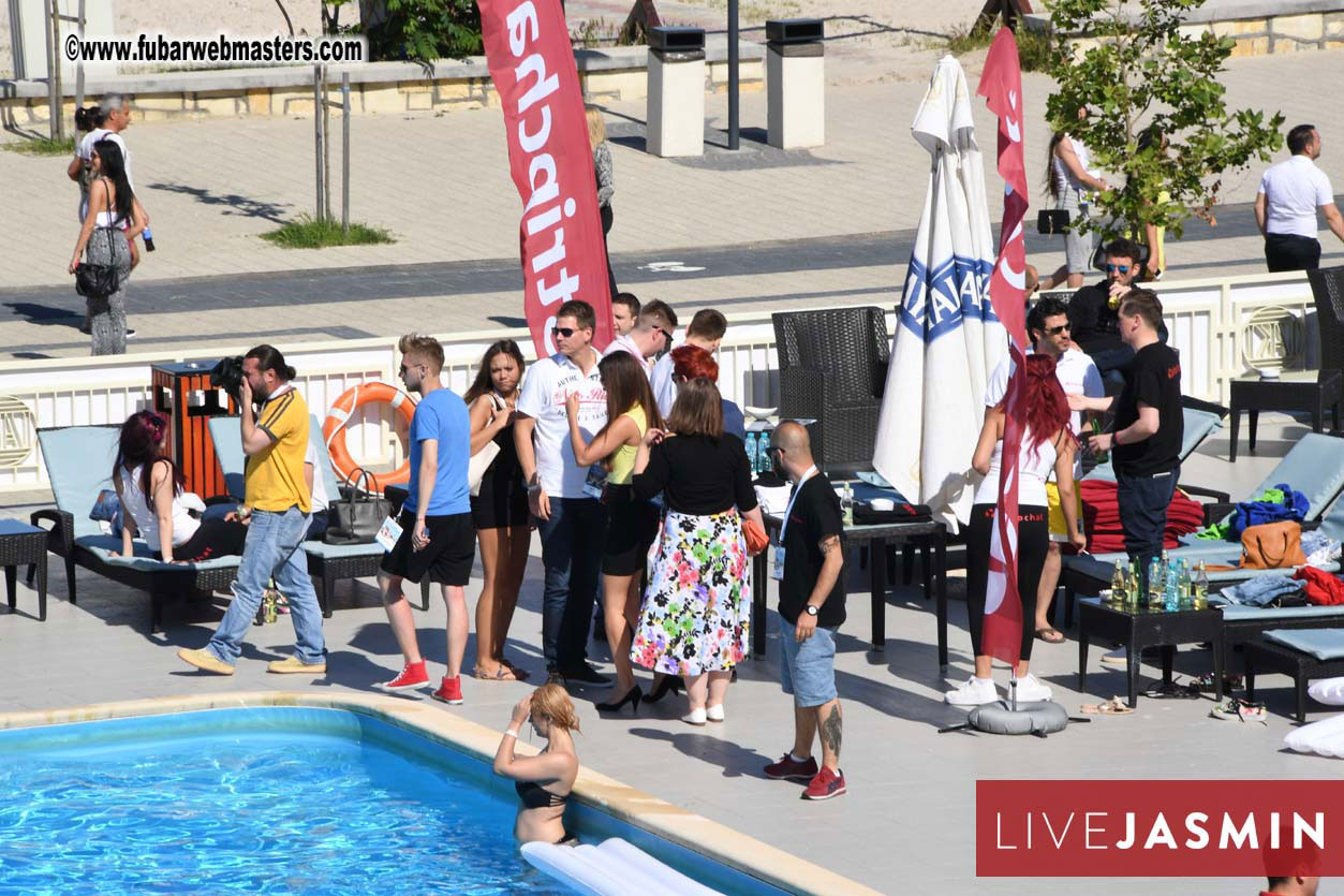 BongaCams & StripChat Pool Party