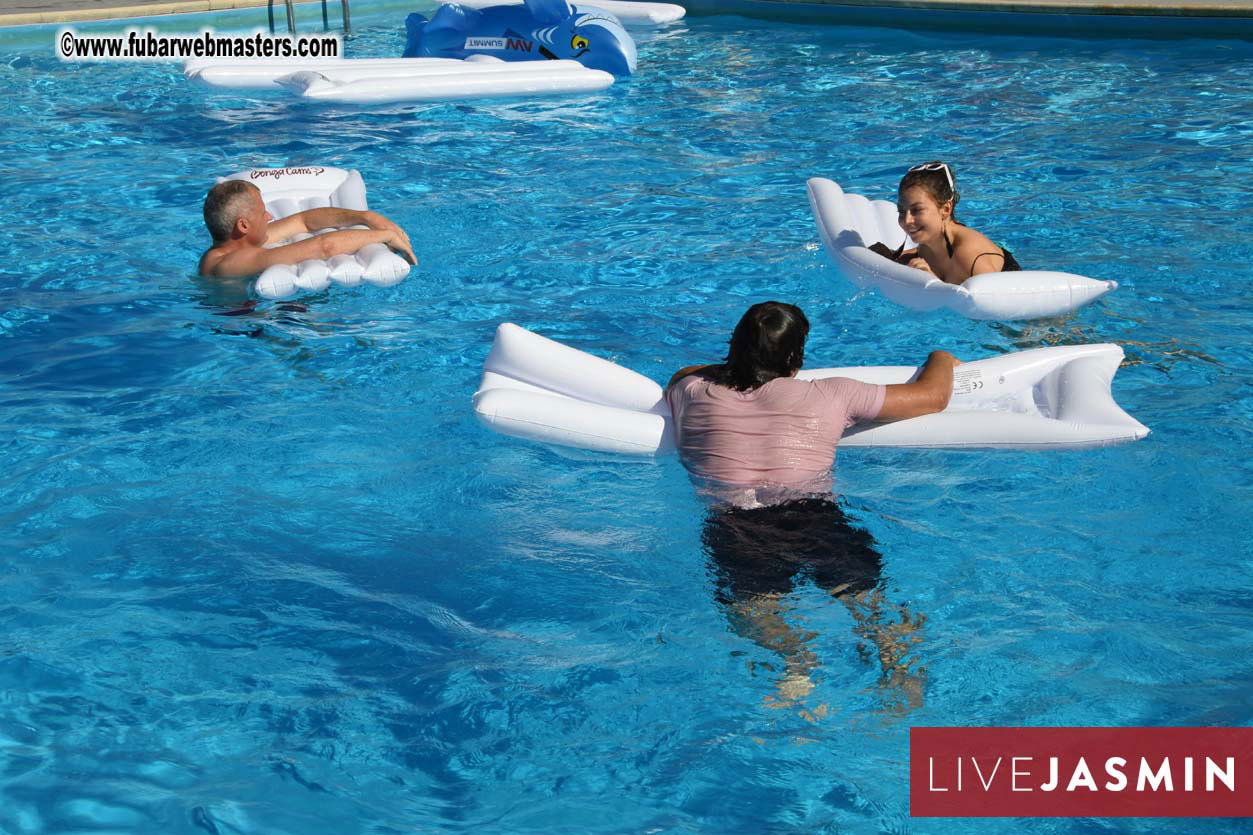BongaCams & StripChat Pool Party