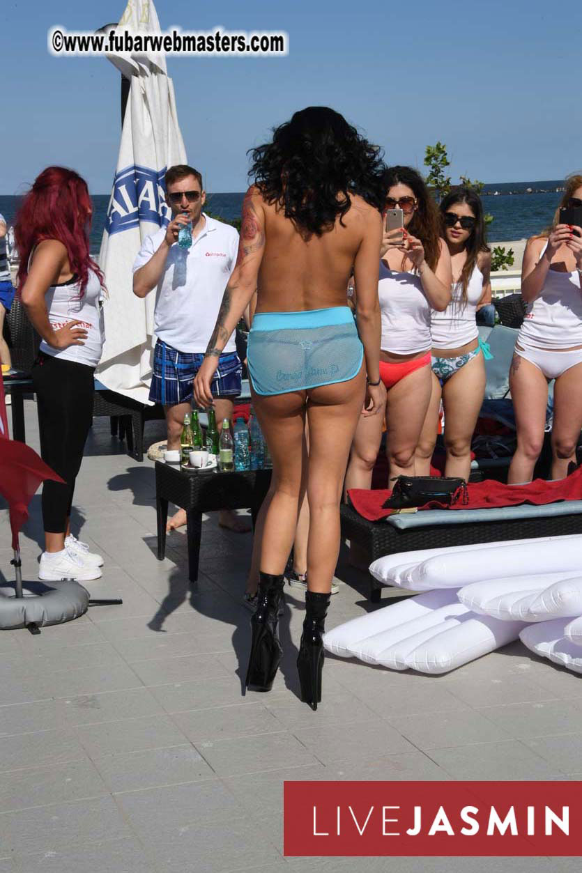 BongaCams & StripChat Pool Party