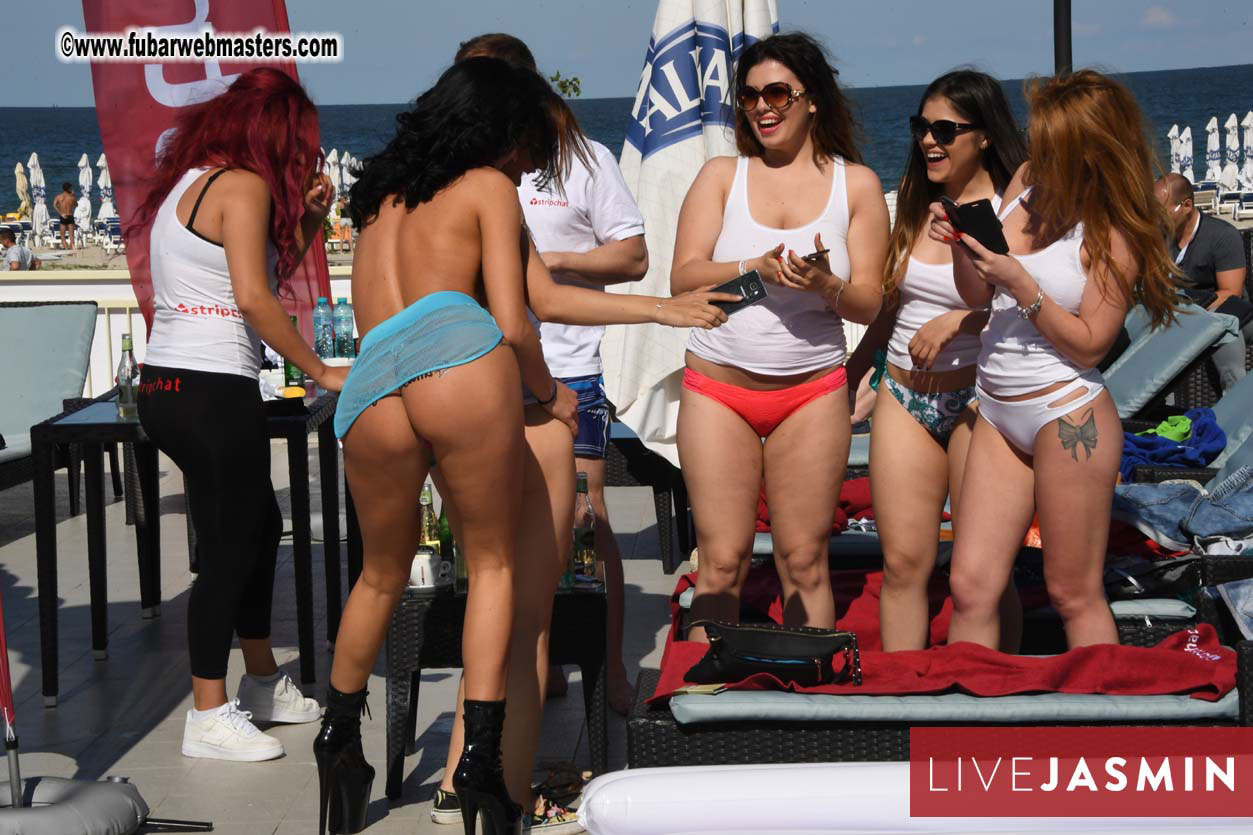 BongaCams & StripChat Pool Party