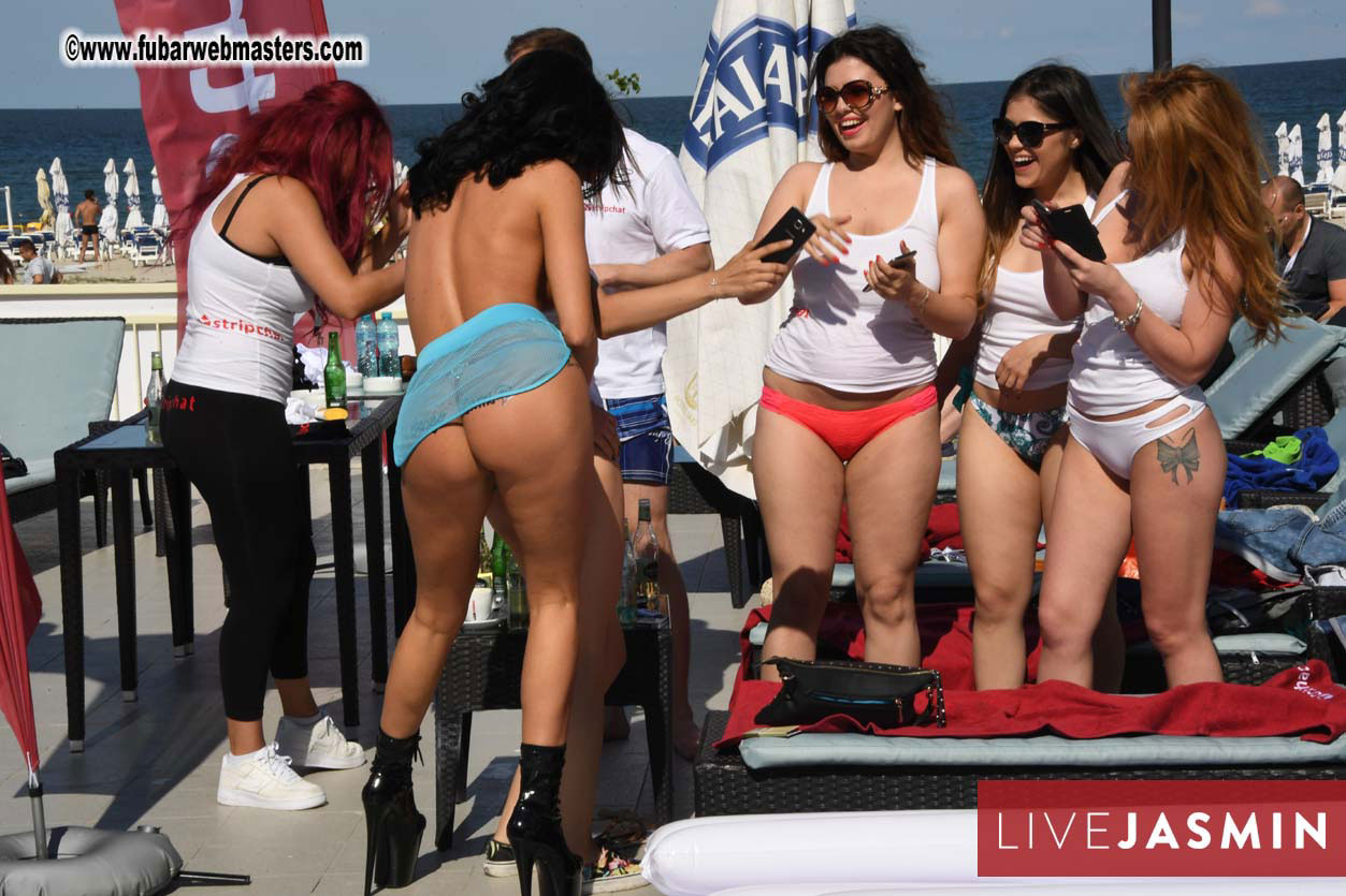 BongaCams & StripChat Pool Party