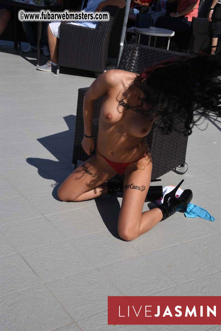 BongaCams & StripChat Pool Party