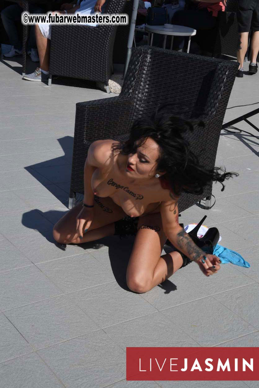 BongaCams & StripChat Pool Party