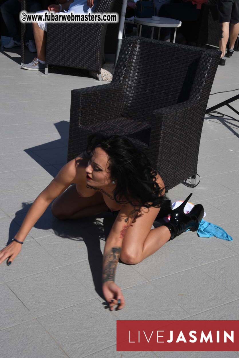 BongaCams & StripChat Pool Party