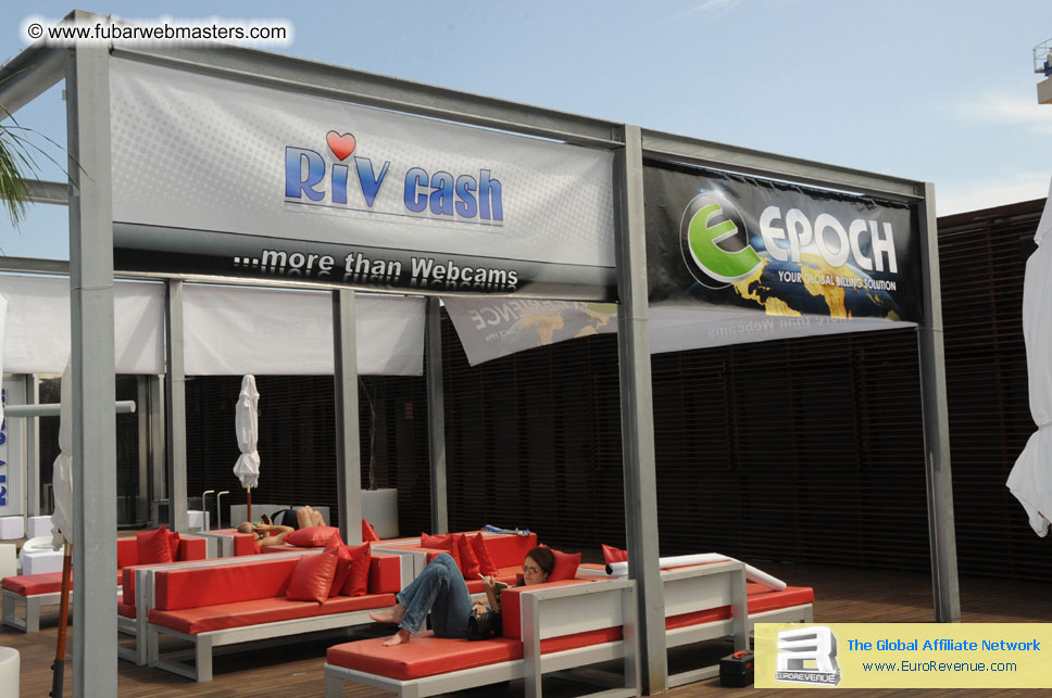 ME Hotel, registration and the show