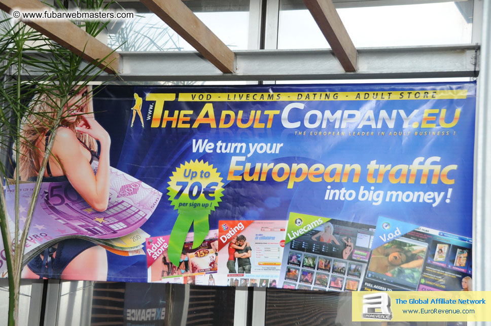 ME Hotel, registration and the show