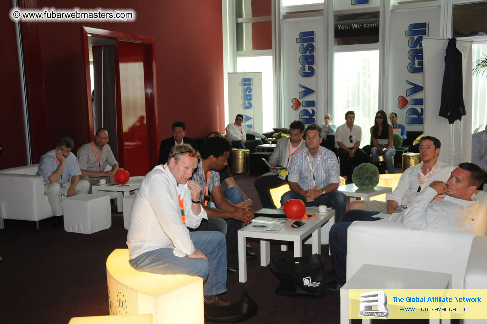 ME Hotel, registration and the show