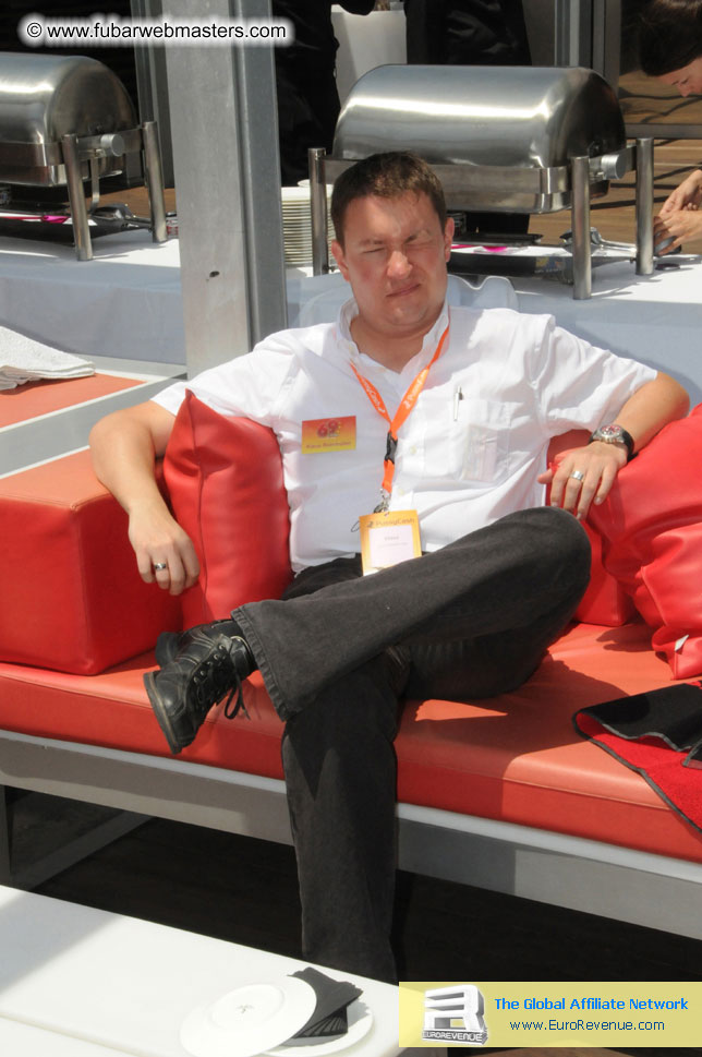 ME Hotel, registration and the show