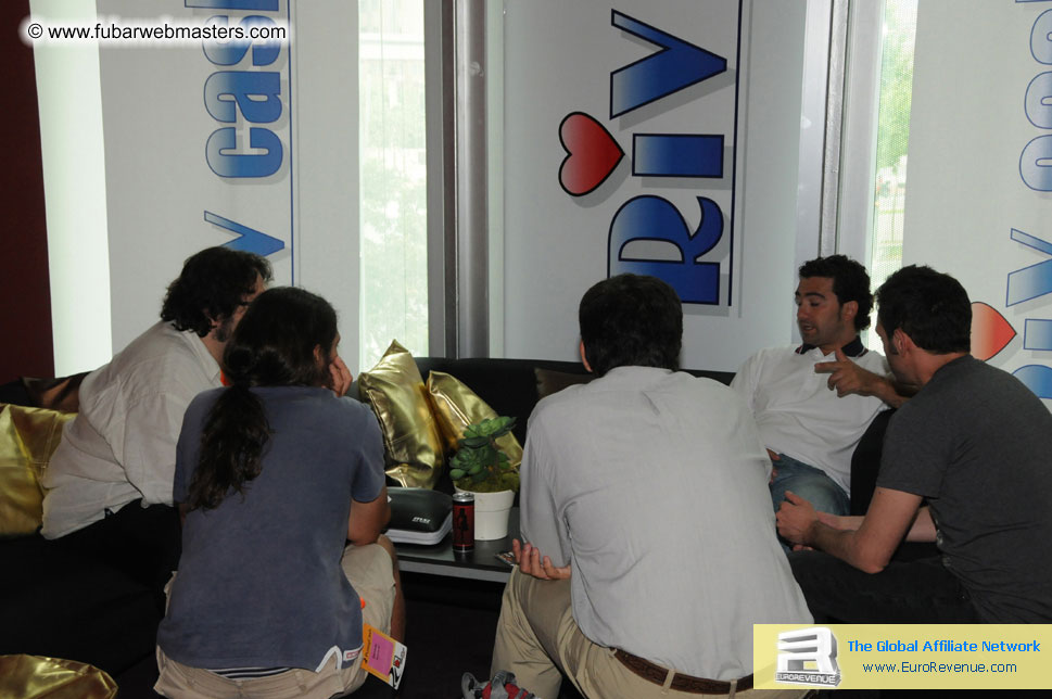 ME Hotel, registration and the show