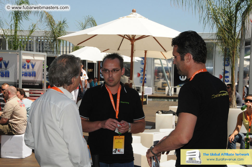 ME Hotel, registration and the show