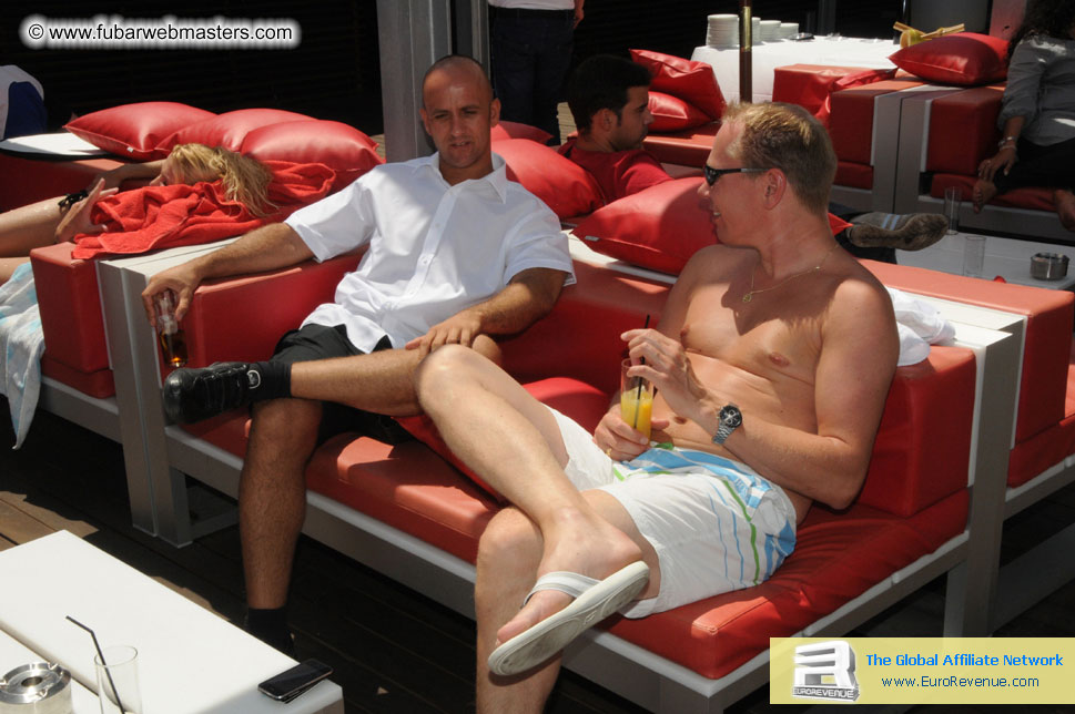 ME Hotel, registration and the show