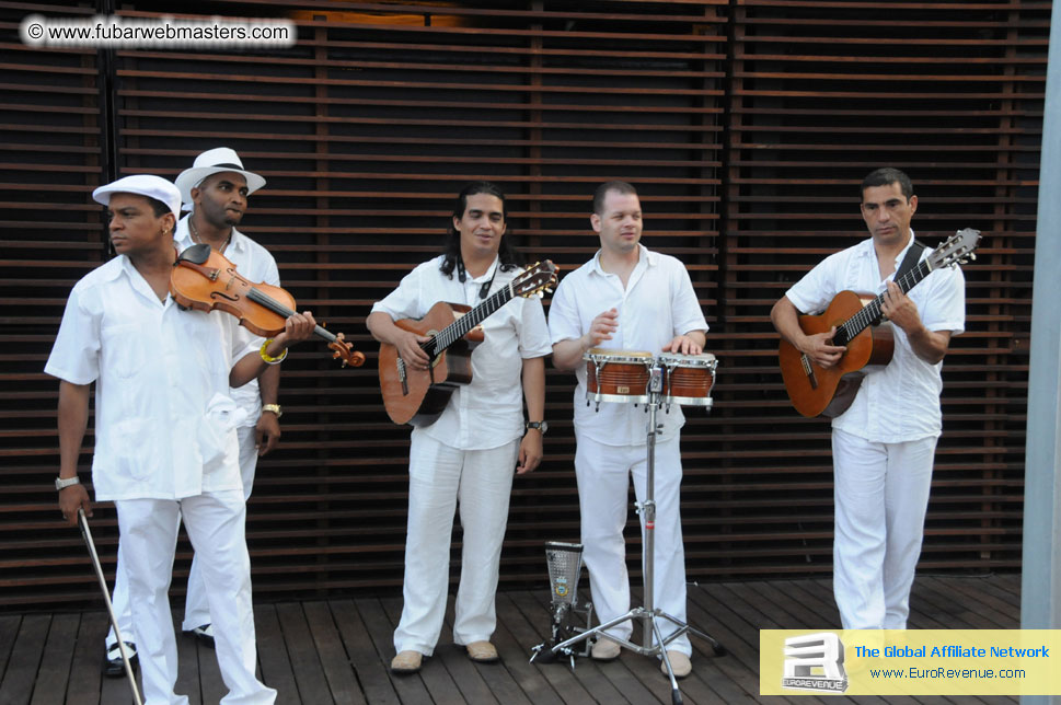 ¿Undress for Success¿Party