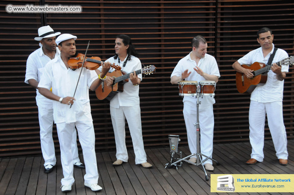 ¿Undress for Success¿Party