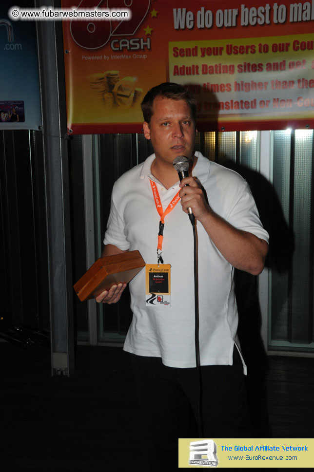 ¿Undress for Success¿Party