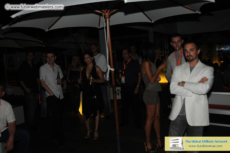 ¿Undress for Success¿Party