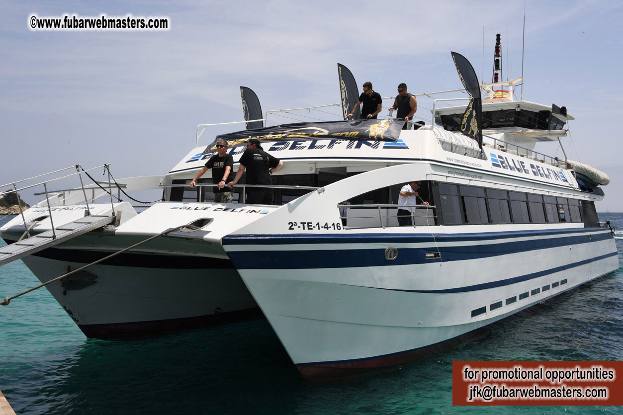 Boat Trip with Cool Drinks & Hot Girls