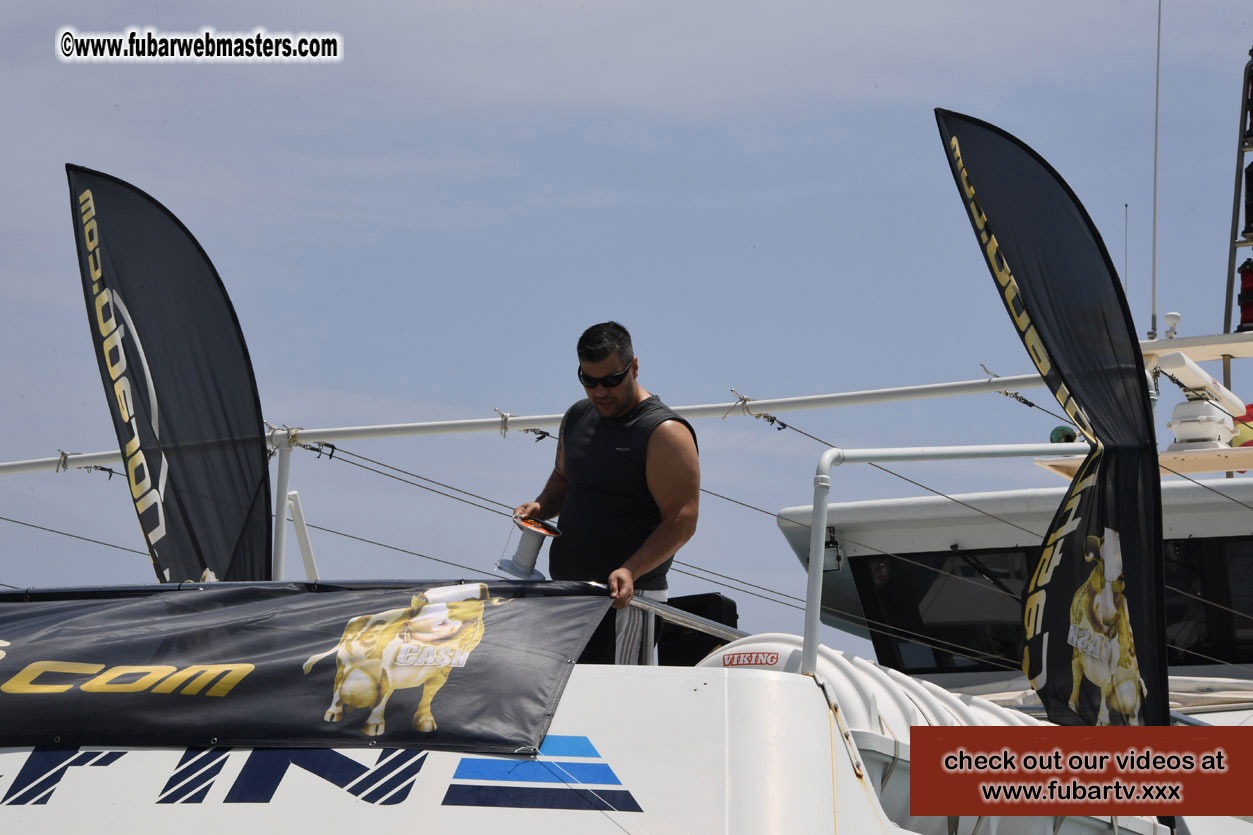 Boat Trip with Cool Drinks & Hot Girls