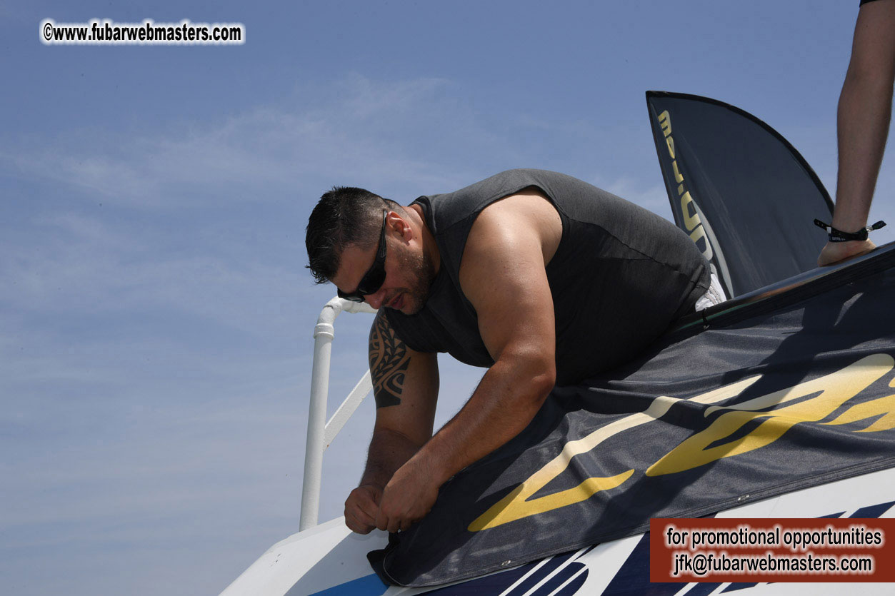 Boat Trip with Cool Drinks & Hot Girls