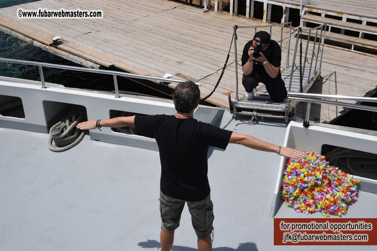 Boat Trip with Cool Drinks & Hot Girls
