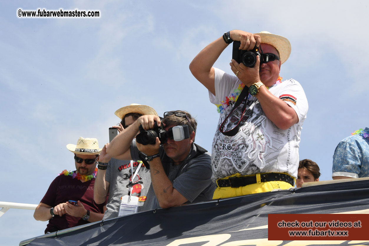 Boat Trip with Cool Drinks & Hot Girls