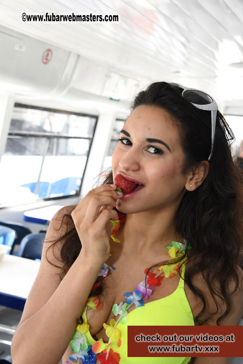 Boat Trip with Cool Drinks & Hot Girls