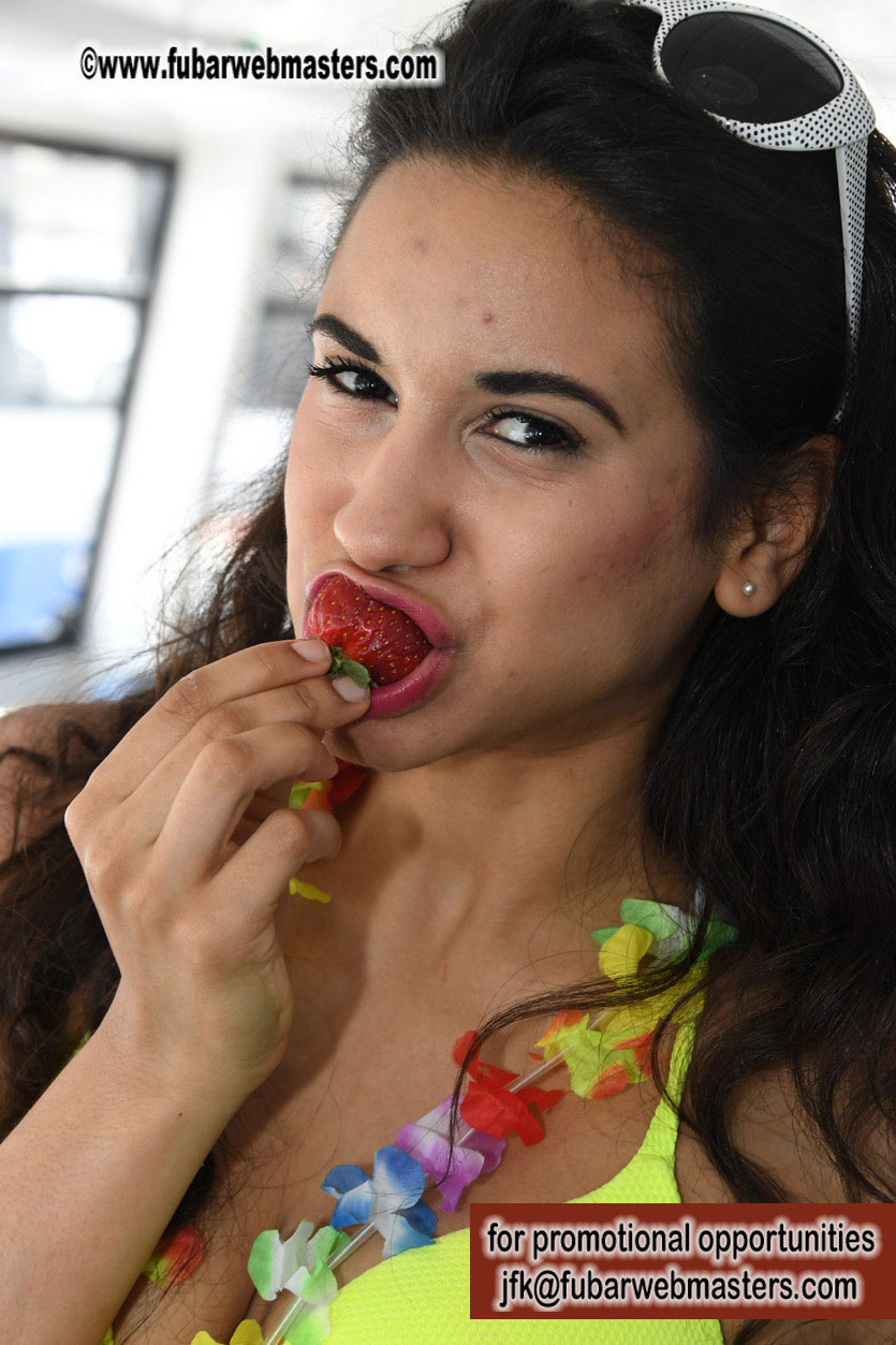 Boat Trip with Cool Drinks & Hot Girls