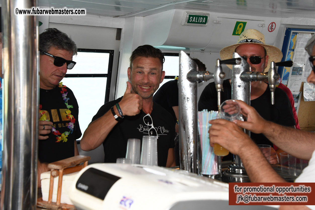 Boat Trip with Cool Drinks & Hot Girls