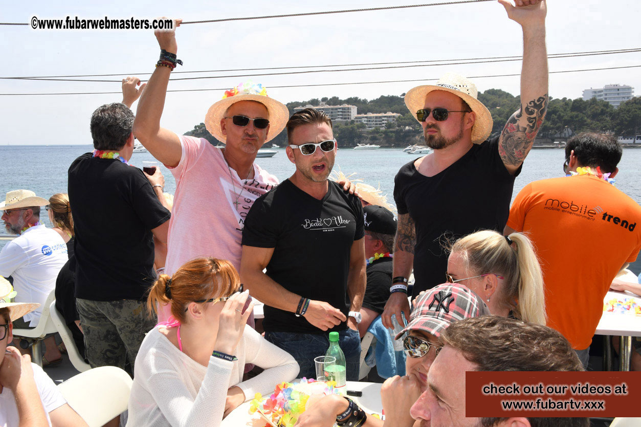 Boat Trip with Cool Drinks & Hot Girls