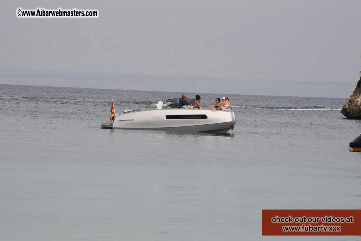 Boat Trip with Cool Drinks & Hot Girls