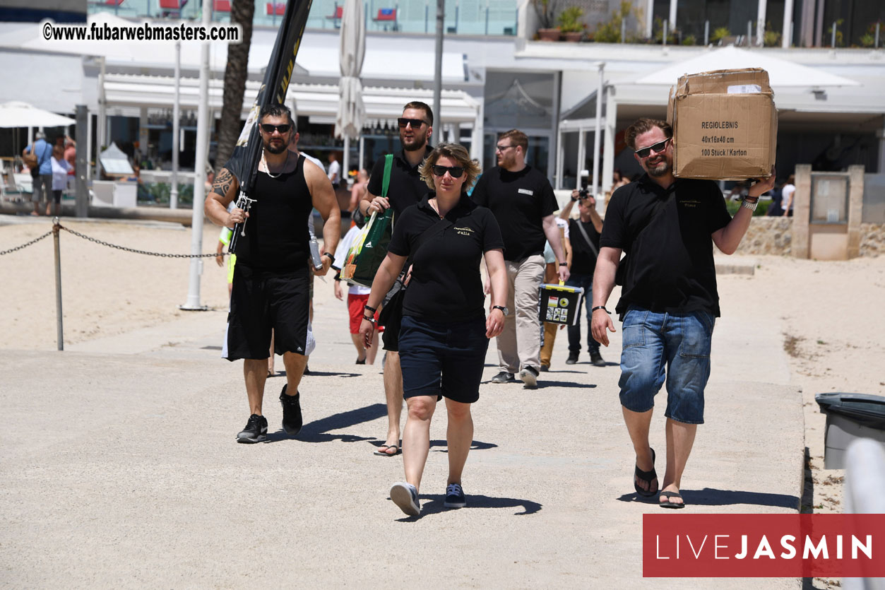Boat Trip with Cool Drinks & Hot Girls