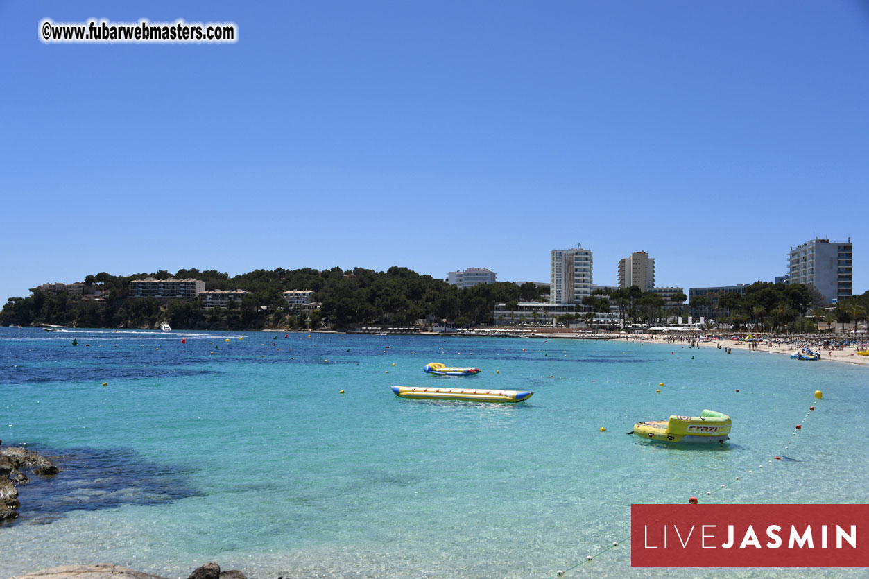 Boat Trip with Cool Drinks & Hot Girls